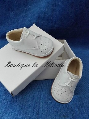 Chaussure blanche pour garçon à lacet - Ideal pour assortir vos tenues de baptême Réf. NIL - Boutique la Mélinda