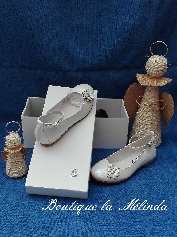 Chaussure cuir fille pour cérémonie communion nacré blanche - Magnifique pour assortir avec nos tenues de communion Réf. Flore - Boutique la Mélinda