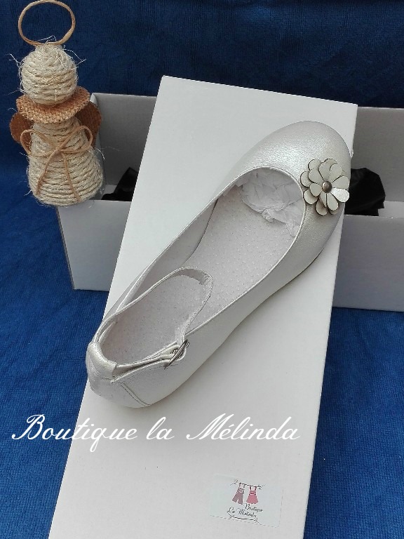 Chaussure cuir fille pour cérémonie communion nacré blanche - Magnifique pour assortir avec nos tenues de communion Réf. Flore - Boutique la Mélinda