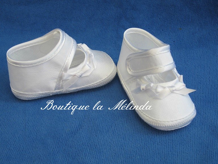 Chaussure tissu de baptême cérémonie Blanche pour baby fille idéal pour assortir vos robes de baptême ou cérémonie Réf. EVY - Boutique la Mélinda