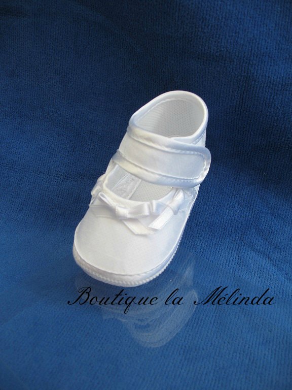 Chaussure tissu de baptême cérémonie Blanche pour baby fille idéal pour assortir vos robes de baptême ou cérémonie Réf. EVY - Boutique la Mélinda