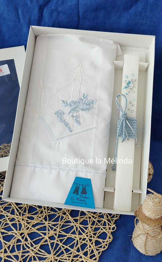 Kit complet Blanc Bleu Mon Baptême Serviette Bougie Bavoir Serviette Blanc Bleu Réf.KITF.KITLIVRET
