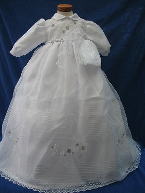 Robe traditionnelle blanche argenté avec son bonnet assorti - Magnifique tissu en coton - Sublimez votre journée avec cette robe Réf. ALICIA - Boutique la Mélinda