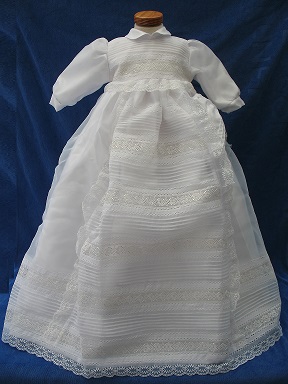 Robe traditionnelle blanche avec son bonnet assorti - Magnifique tissu - Sublimez votre journée avec cette robe Réf. LILIANA - Boutique la Mélinda