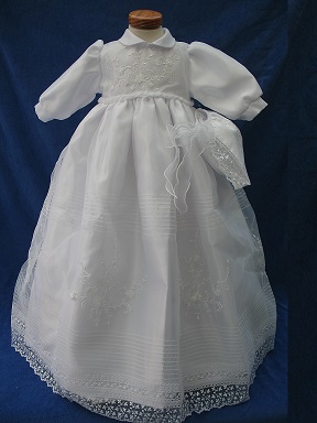 Robe traditionnelle blanche avec son bonnet assorti - Magnifique tissu en coton - Sublimez votre journée avec cette robe Réf. DIANE - Boutique la Mélinda