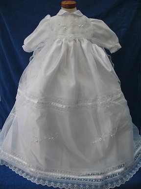 Robe traditionnelle blanche avec son bonnet assorti - ensemble de toute beauté - Sublimez votre journée avec cette robe Réf. MARTINE - Boutique la Mélinda